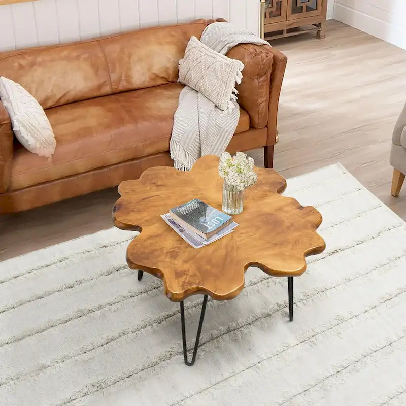 Table basse en bois massif à quatre panneaux avec pieds épingles