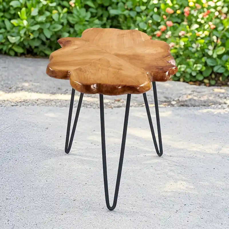 Table basse en bois massif à quatre panneaux avec pieds épingles