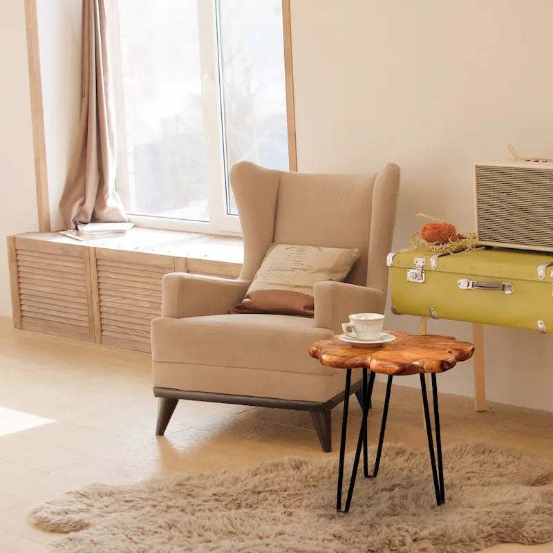 Table basse en bois massif à quatre panneaux avec pieds épingles