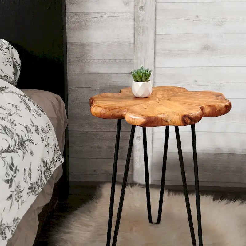 Table basse en bois massif à quatre panneaux avec pieds épingles