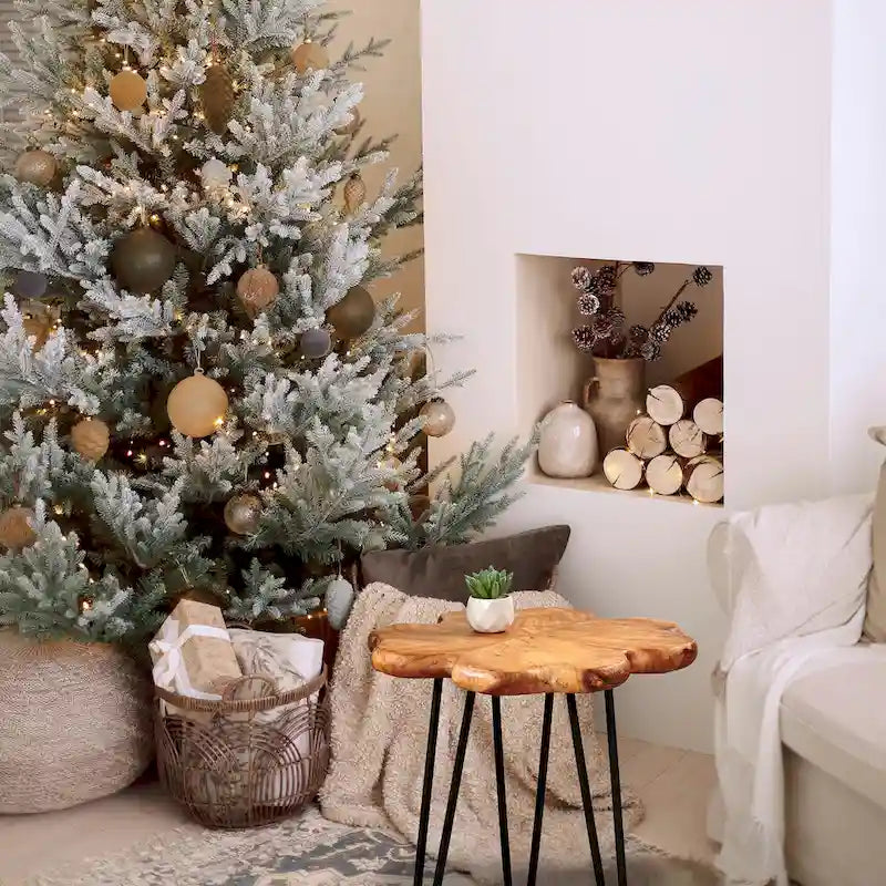 Table basse en bois massif à quatre panneaux avec pieds épingles