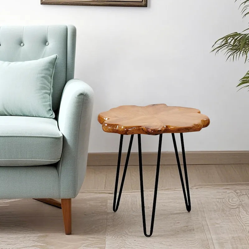 Table basse en bois massif à quatre panneaux avec pieds épingles