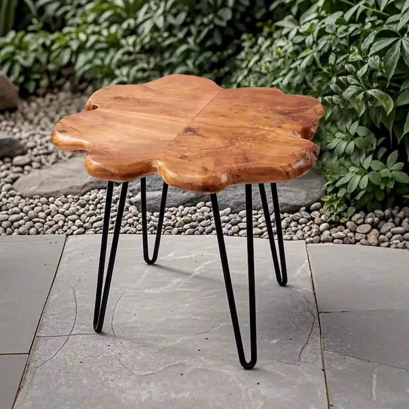 Table basse en bois massif à quatre panneaux avec pieds épingles