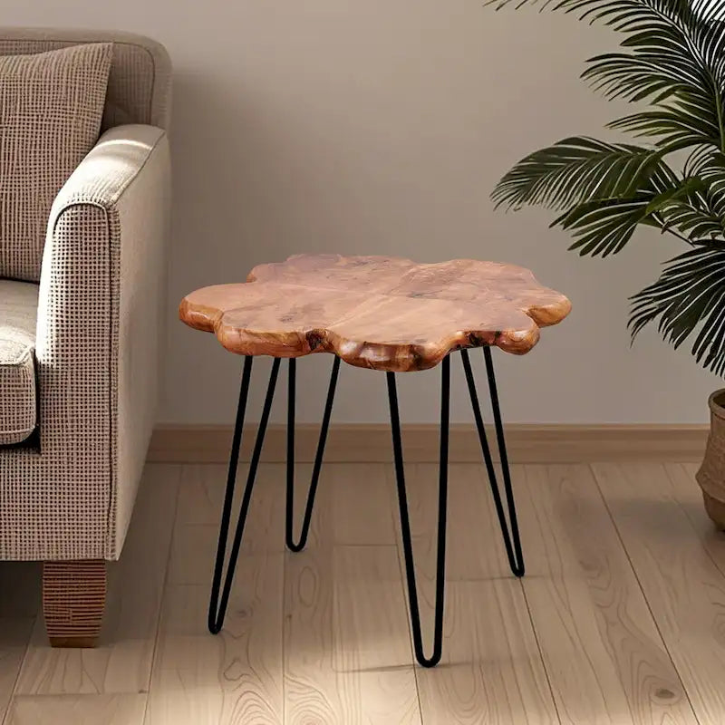 Table basse en bois massif à quatre panneaux avec pieds épingles