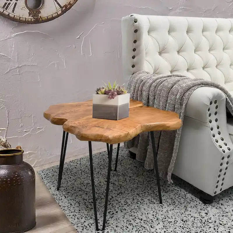 Table basse en bois massif à quatre panneaux avec pieds épingles