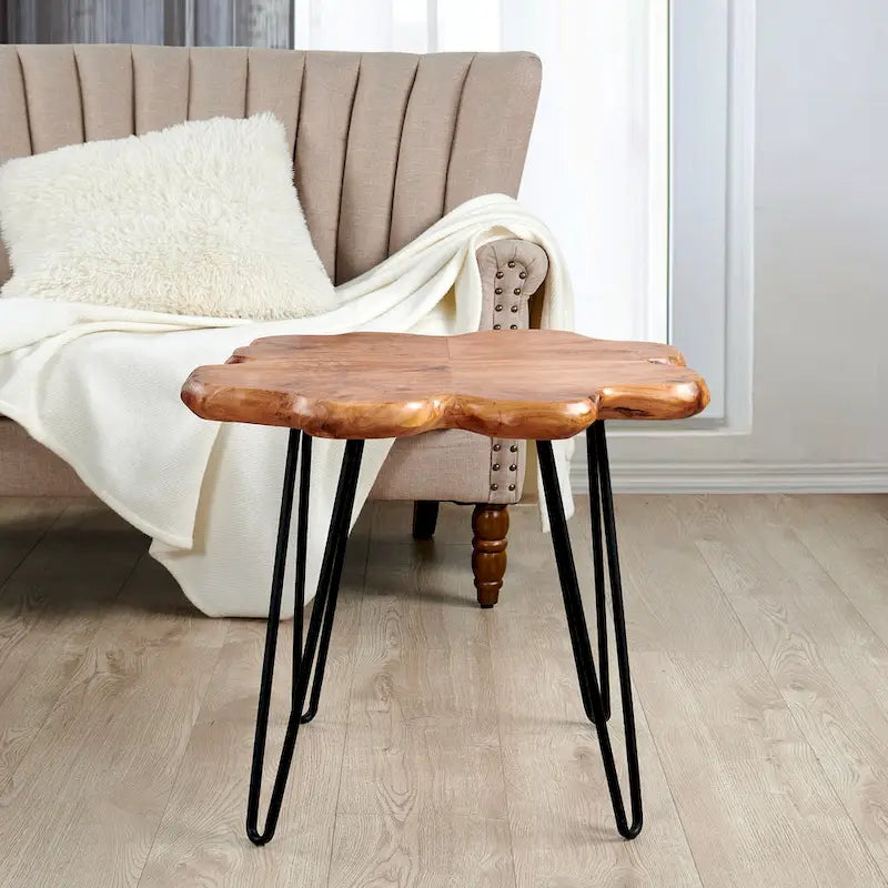 Table basse en bois massif à quatre panneaux avec pieds épingles