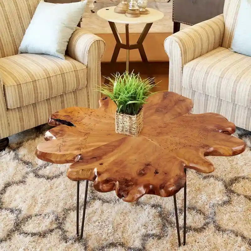 Table basse en bois massif à quatre panneaux avec pieds épingles