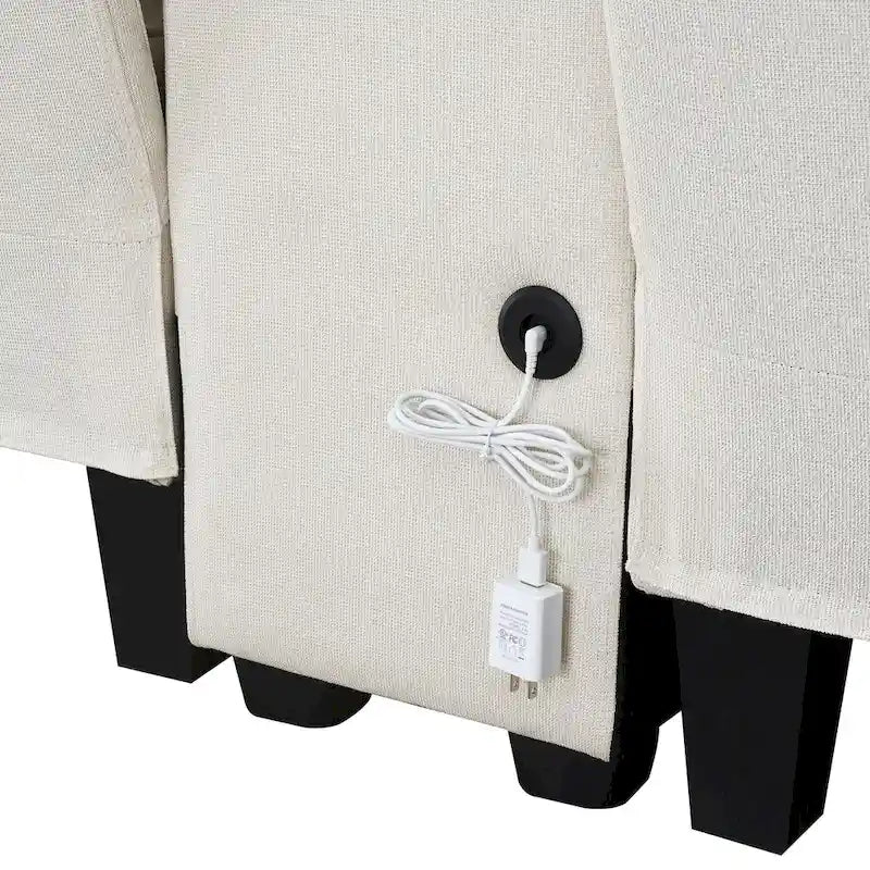 Canapé rembourré avec console, deux porte-gobelets et deux ports USB prenant en charge la recharge filaire ou sans fil ; style minimaliste moderne.