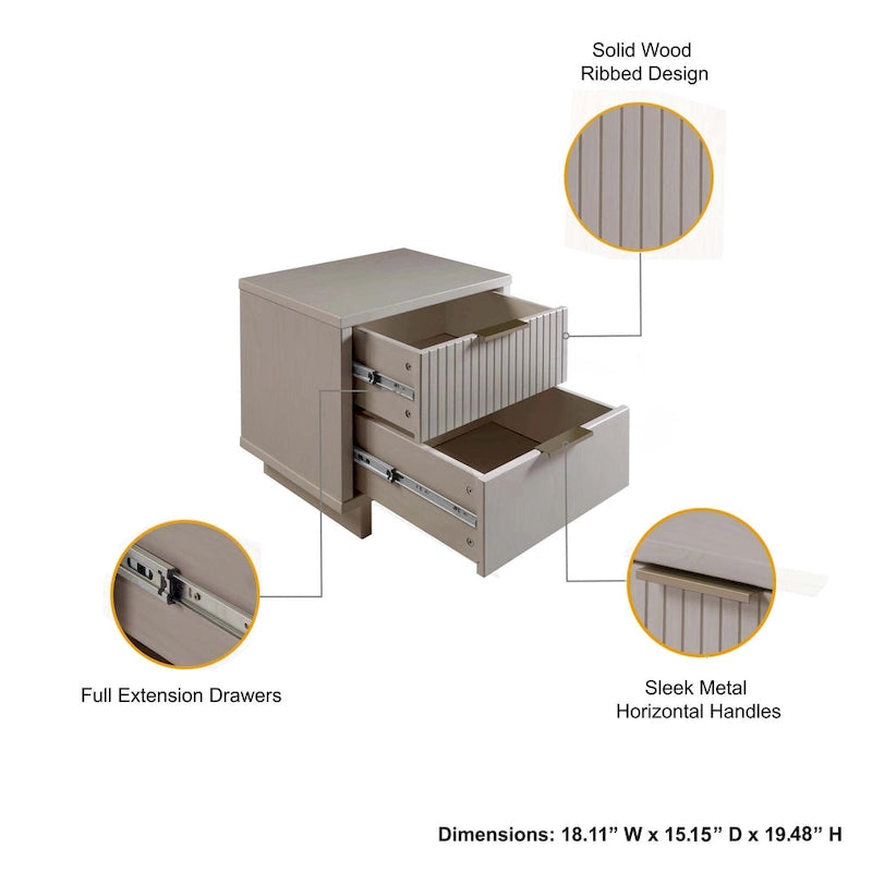 Ensemble de 2 tables de chevet médiévales en bois massif à double tiroir