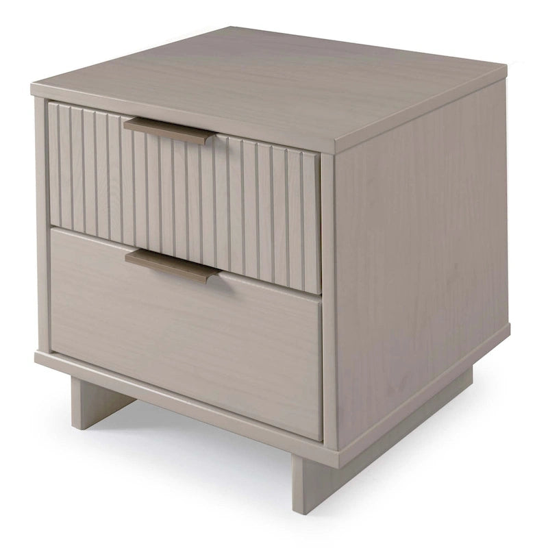 Ensemble de 2 tables de chevet médiévales en bois massif à double tiroir